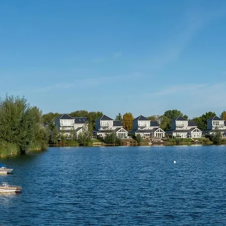 Gorgeous 4 Bedroom Cotswolds Home With Lake View Саут-Керни Экстерьер фото