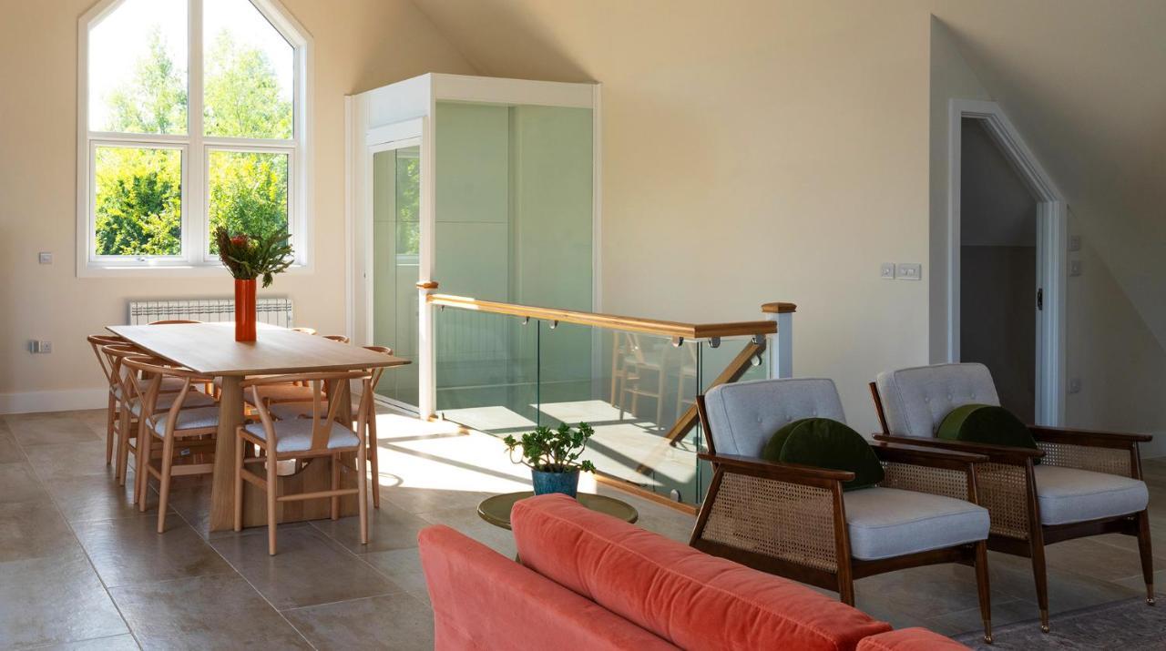 Gorgeous 4 Bedroom Cotswolds With View South Cerney