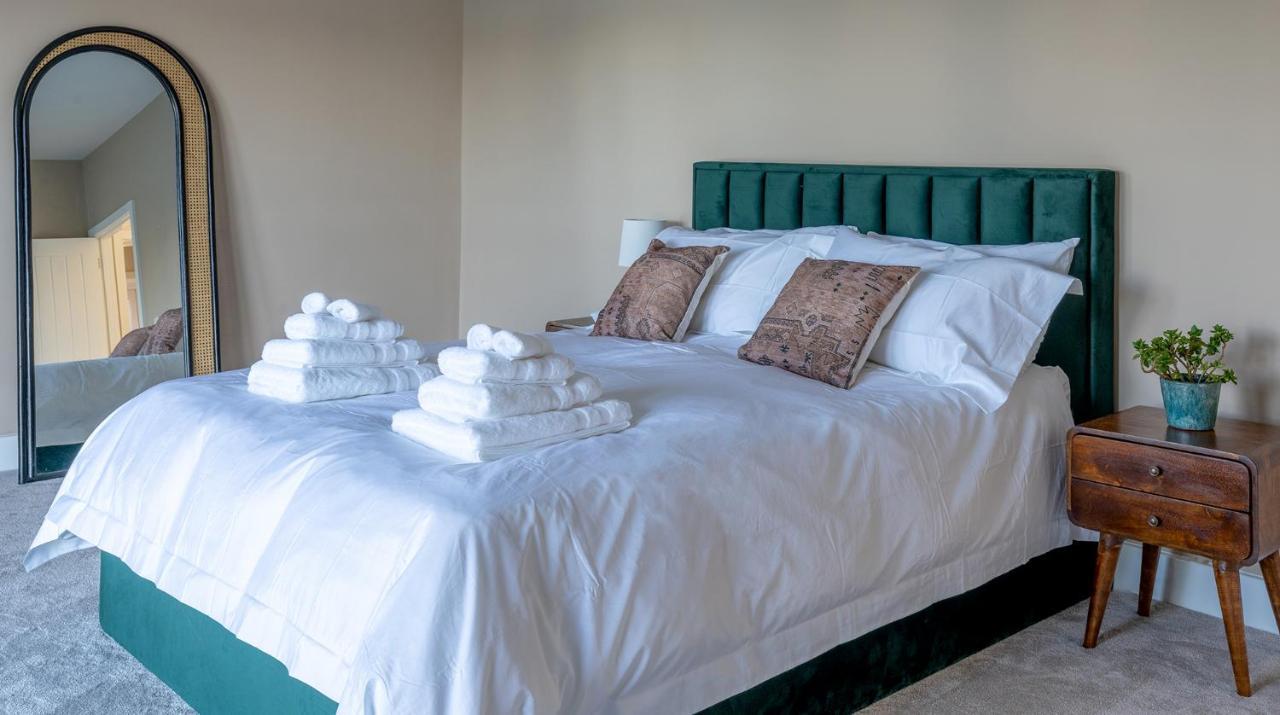 Gorgeous 4 Bedroom Cotswolds With View *